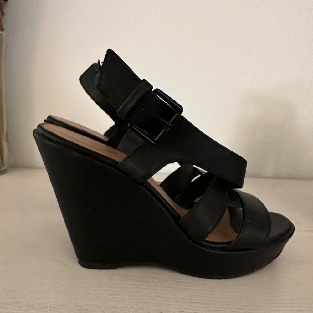 Womens black wedges. Size 8. Good condition.